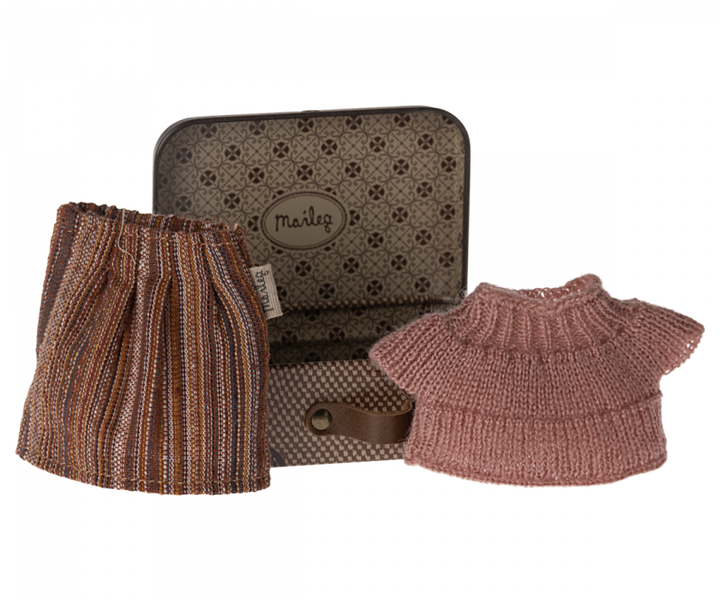 Maileg Knitted blouse and skirt in suitcase, Grandma mouse