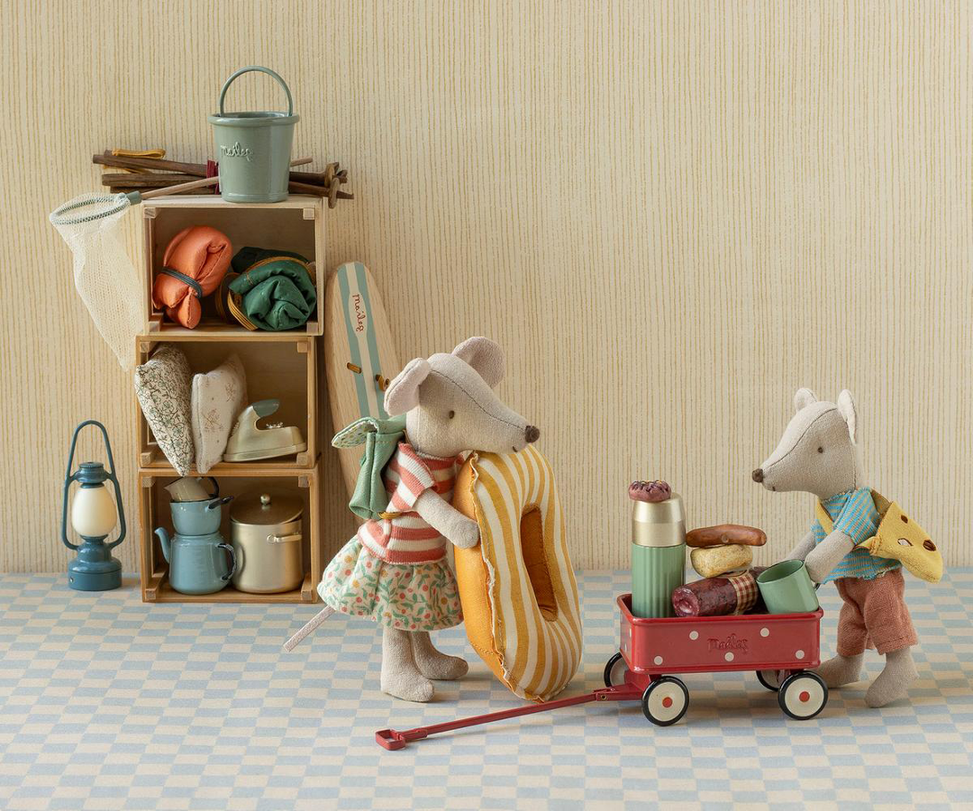 Maileg Mouse Wagon – Red | Miniature Metal Wagon with Dots 11-6105-01