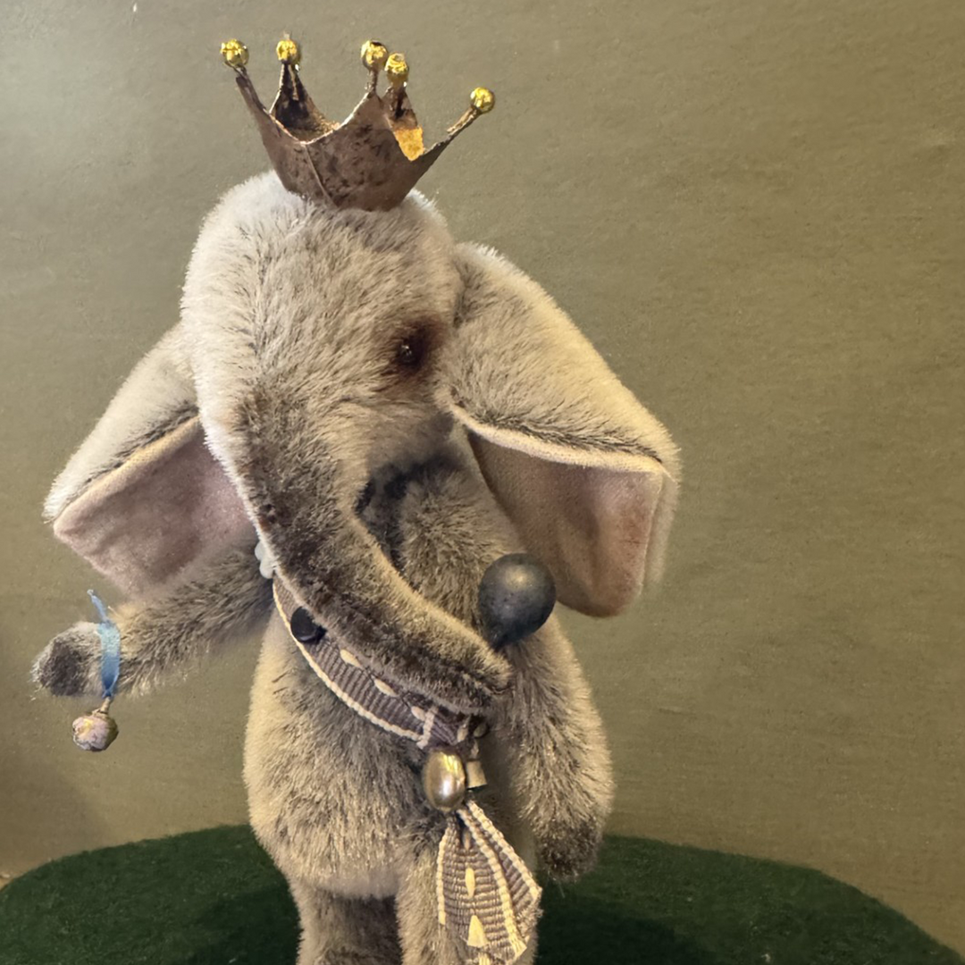 Puzzle Bears - Grey Elephant with Crown