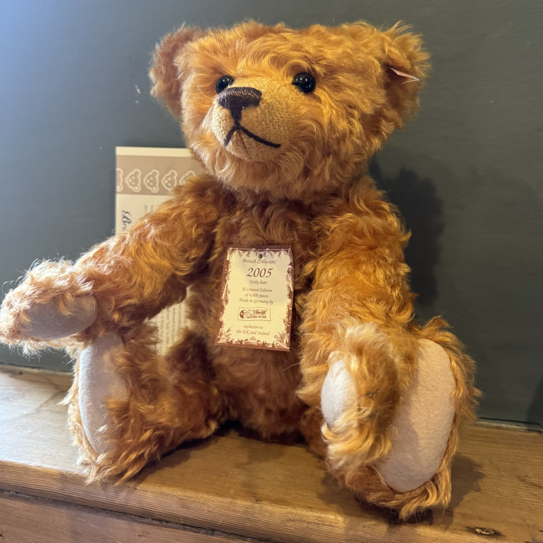 Steiff British Collectors' Teddy Bear 2005 | Limited Edition No. 2239 of 4,000 | Ref. 661969 | UK & Ireland Exclusive