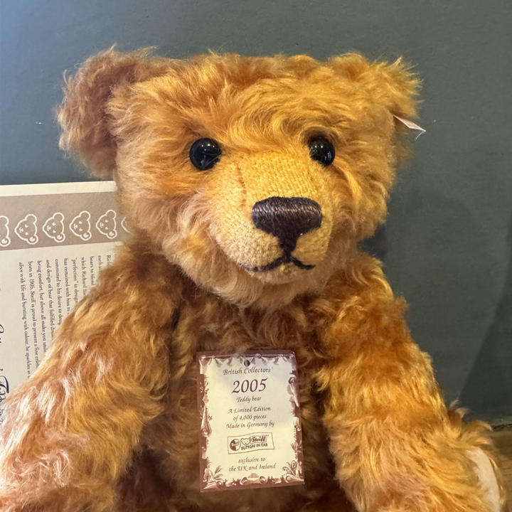 Steiff British Collectors' Teddy Bear 2005 | Limited Edition No. 2239 of 4,000 | Ref. 661969 | UK & Ireland Exclusive