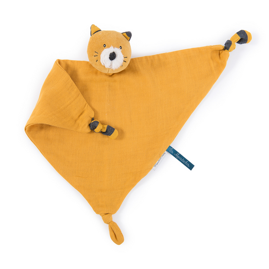 The Lulu the Cat comforter, by Moulin Roty, comes in mustard coloured muslin with an ultra soft little nose!.  it is is easy for tiny hands to grab with little knots in each corner.