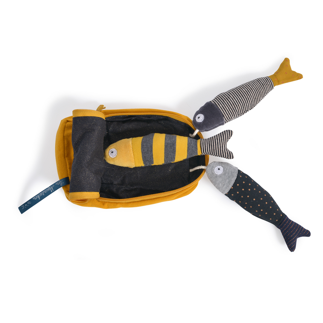 This activity toy opens like a sardine can to reveal 3 fish easy to grab by baby's hands and each sardine has a surprise. The yellow striped sardine makes a rattle noise, the black striped one has cracking paper and the polka dot one has a squeaker