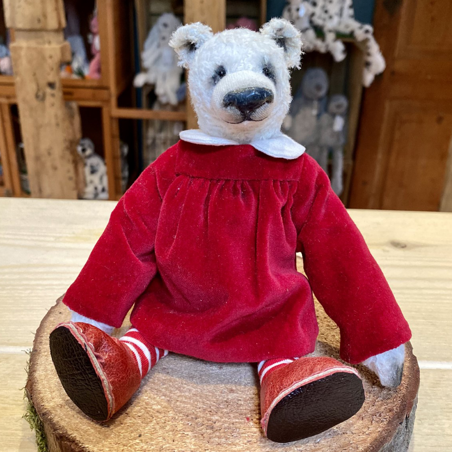 Samantha Salter-Rafferty is from West Sussex, and hand-makes the most outstanding and beautiful bears and animals full of character. Each one is made with viscose and sawdust, and is lovingly dressed with style and precision.  You can't miss Angela's lovely red and white stripy socks which matches her red cord smock dress and red shoes perfectly!