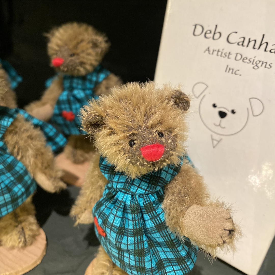 Tweedle Dum Deb Canham Mohair Bear Figurine Alice Collection LE 595 / 2500 Tweedle Dum Deb Canham Mohair Bear Figurine Alice Collection LE 595 / 2500