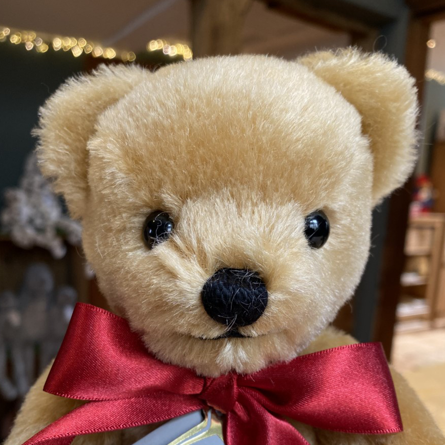 London Gold is an iconic Merrythought character, and the ultimate first teddy bear to be treasured for years to come. Expertly hand-crafted from velvety soft golden mohair, with milk chocolate wool felt paws, this bear is a true classic. A simple scarlet satin bow is the perfect accompaniment.  Each Merrythought soft toy in the Traditional Collection is presented with a drawstring bag, to help keep your new companion clean and dust-free.